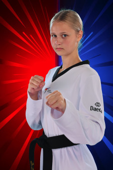 Nikol LISOWSKA